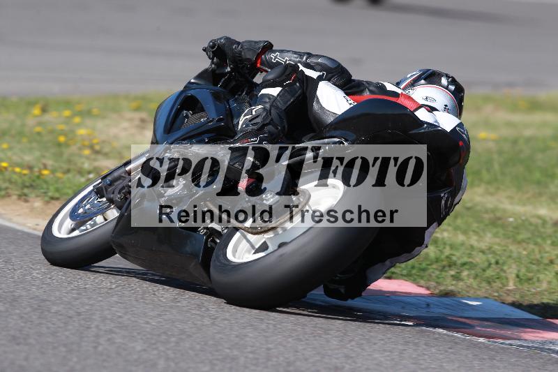 /Archiv-2022/07 16.04.2022 Speer Racing ADR/Gruppe gelb/backside